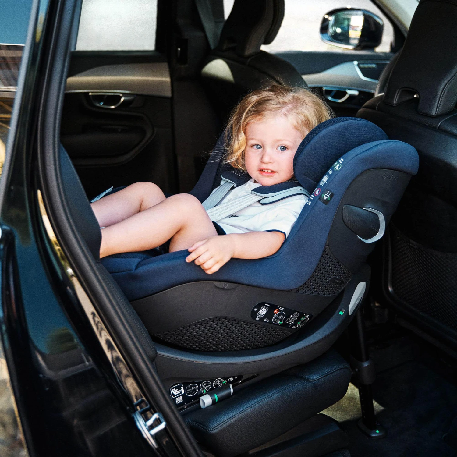 Cybex Sirona Gi I-Size 360° Rotating Car Seat - Moon Black 4 Cybex Sirona Gi I-Size 360° Rotating Car Seat - Moon Black - Image 2