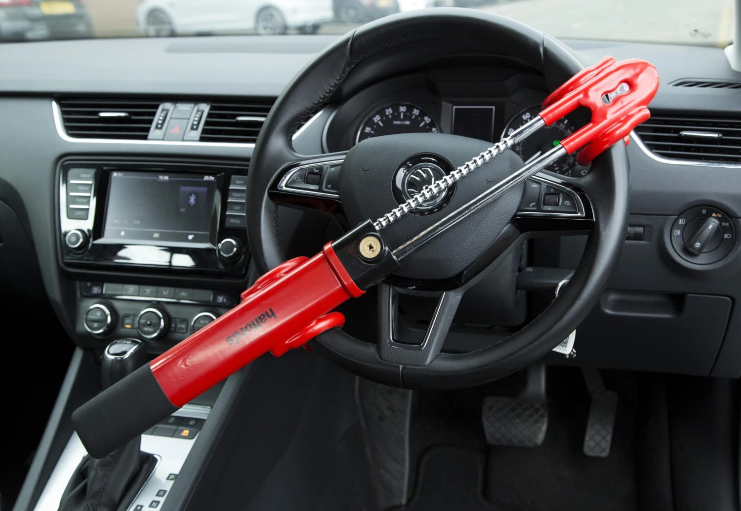 Halfords Double Bar Steering Wheel Lock 6 Halfords Double Bar Steering Wheel Lock - Image 4