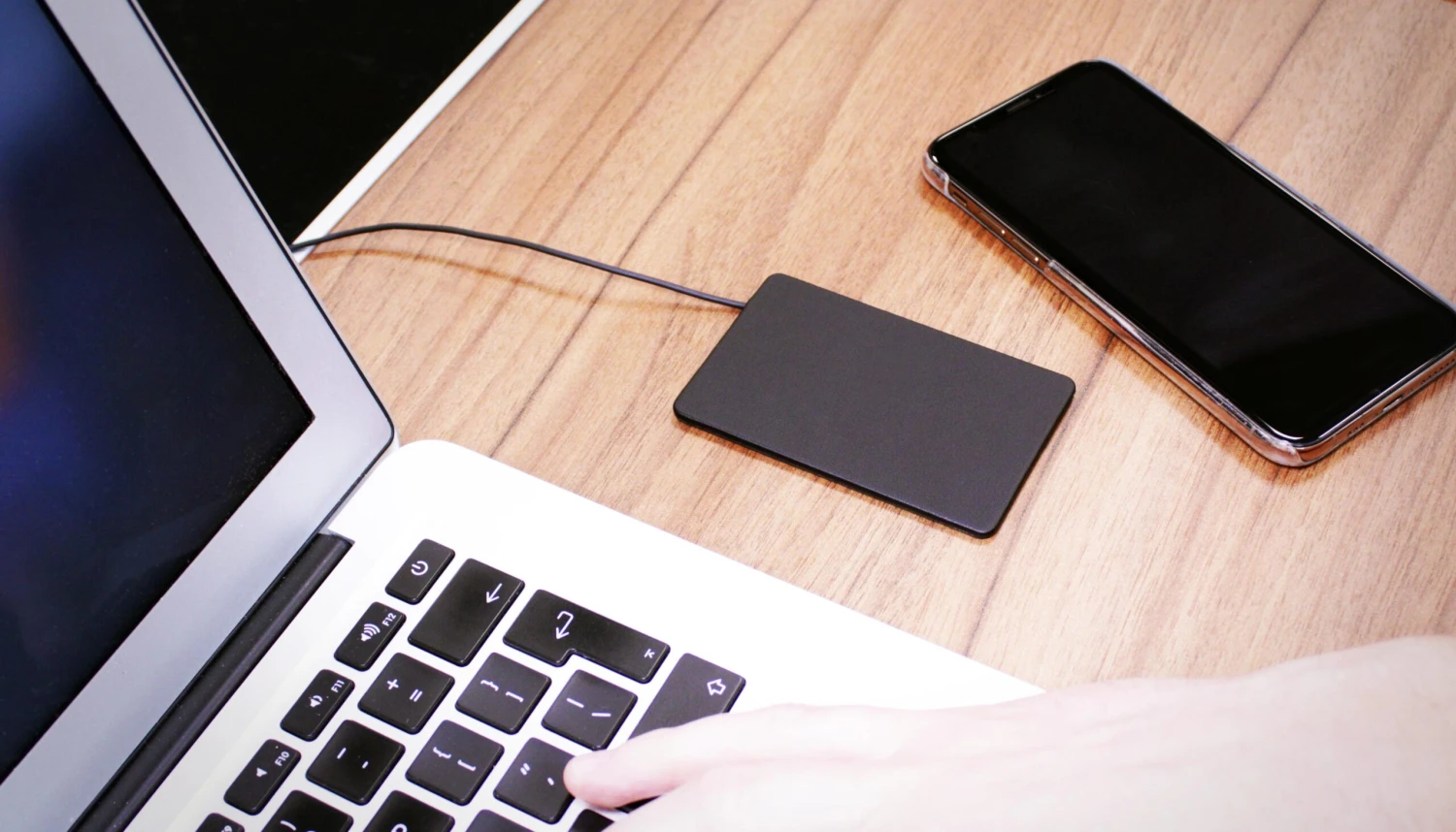 Connects2 Universal In-Car Charging Pad 6 Connects2 Universal In-Car Charging Pad - Image 4