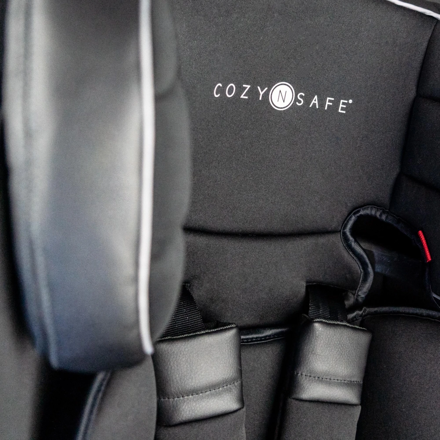CozyNSafe Hudson (25KG Harness) Group 1/2/3 ISOFIX Car Seat – Black 7 CozyNSafe Hudson (25KG Harness) Group 1/2/3 ISOFIX Car Seat – Black - Image 5