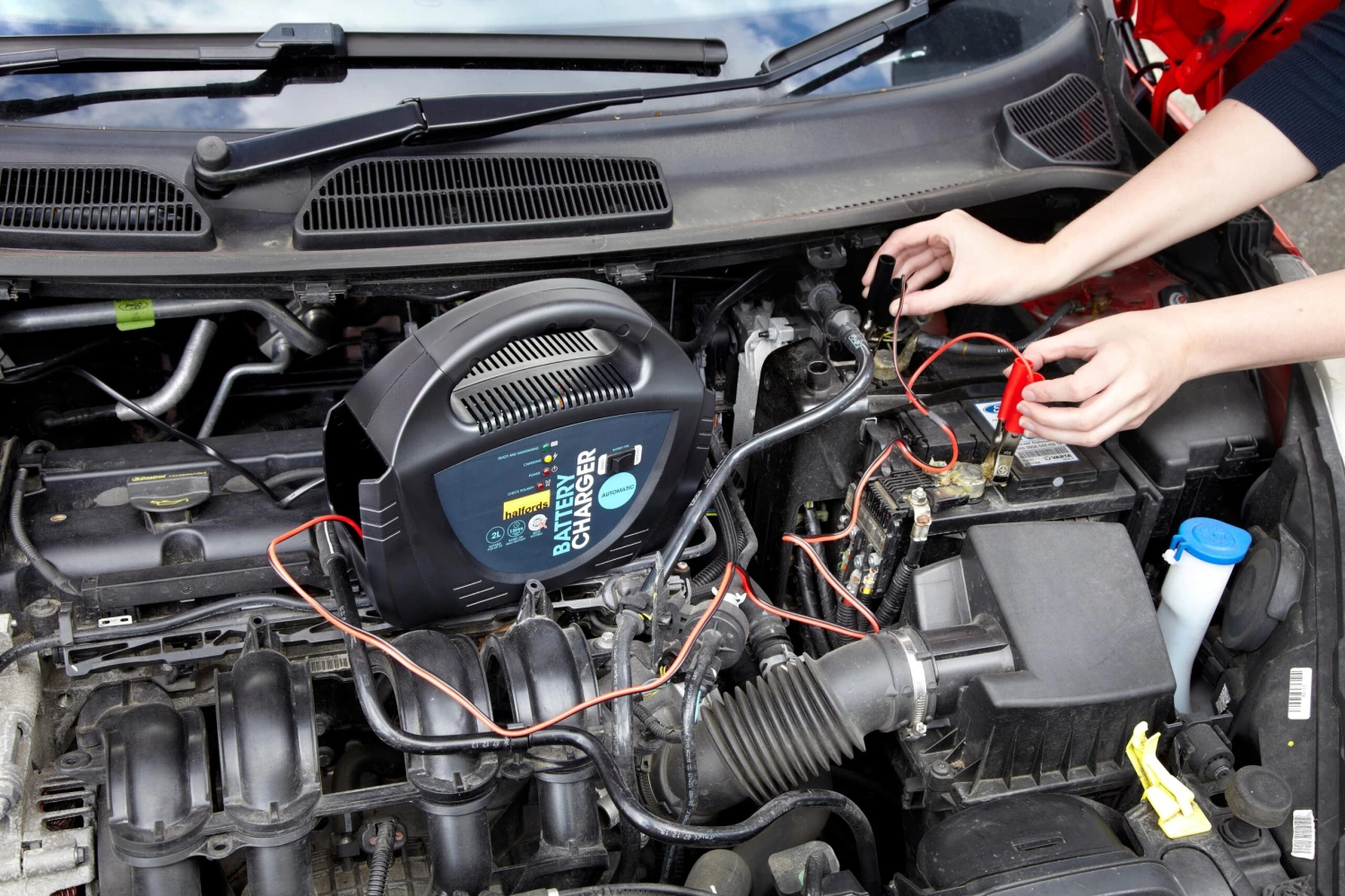 Halfords Automatic Battery Charger - Up To 2.0L 6 Halfords Automatic Battery Charger - Up To 2.0L - Image 4