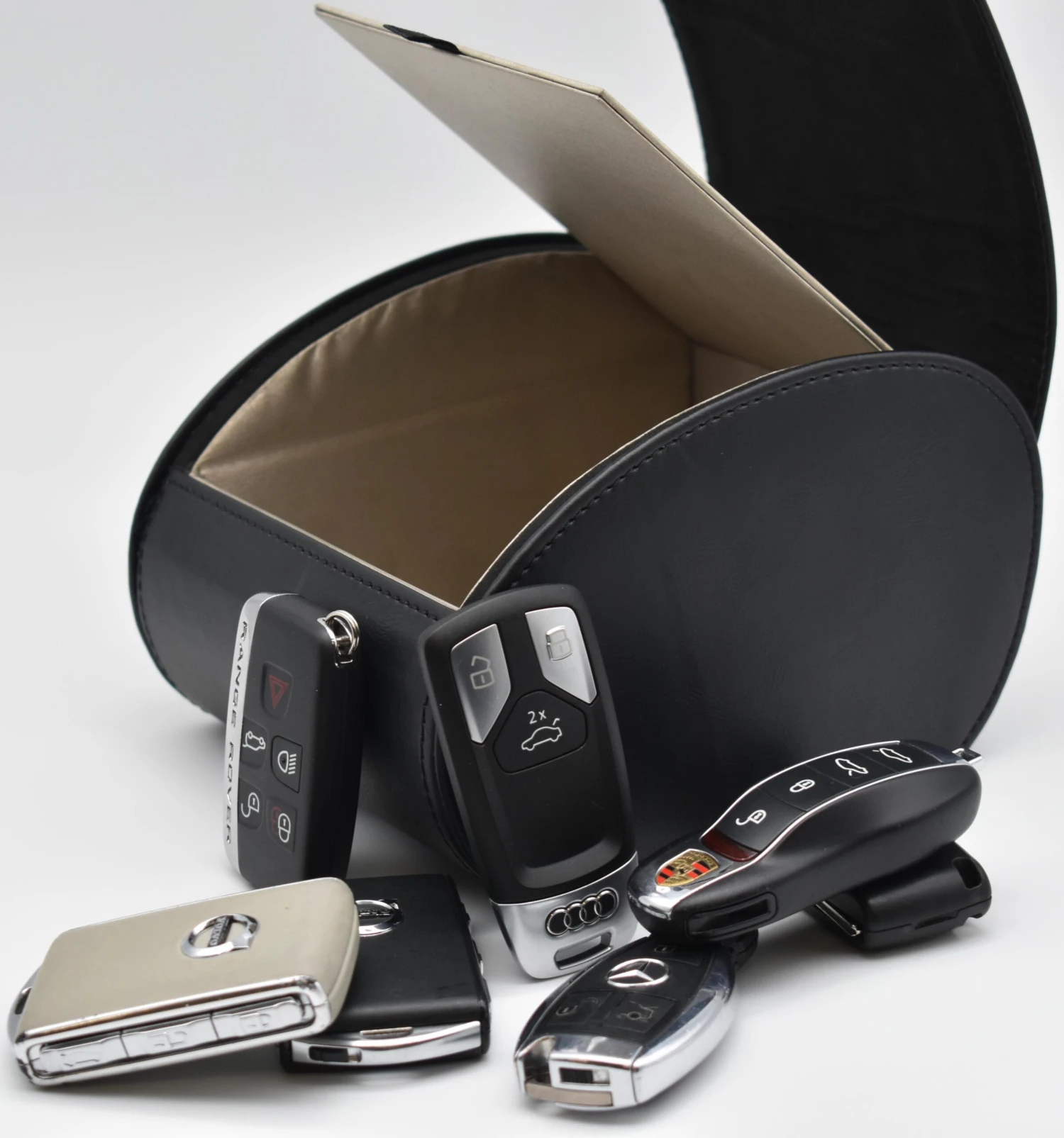 Connected Essentials RFID Signal Blocking Key Box 6 Connected Essentials RFID Signal Blocking Key Box - Image 4