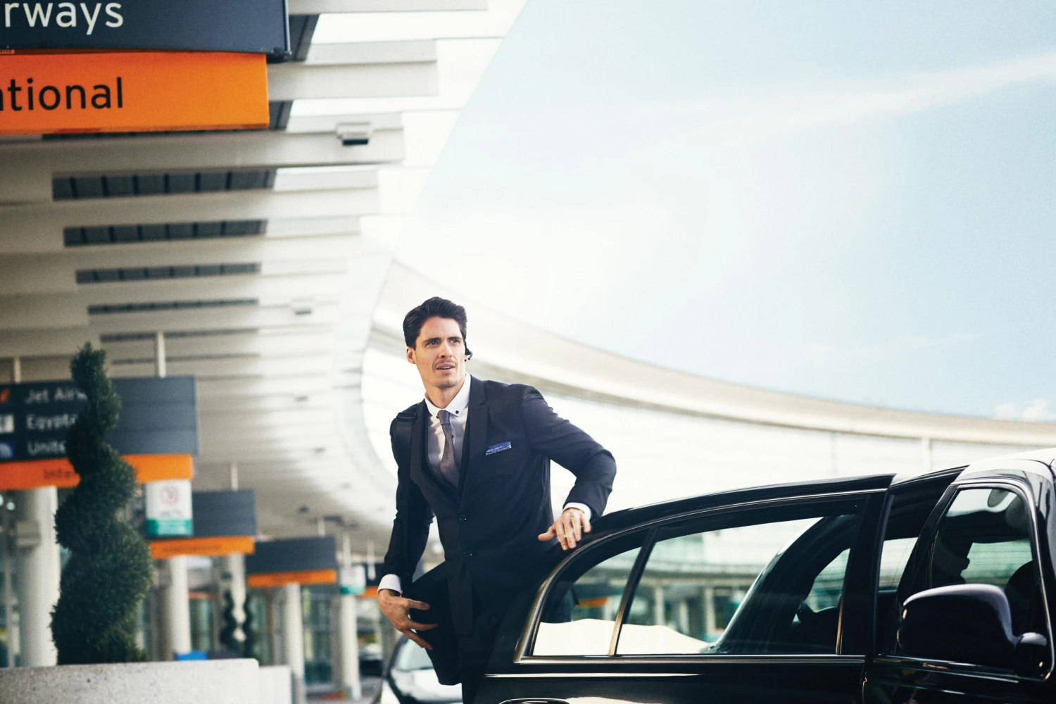 Plantronics Voyager 5200 Bluetooth Headset 6 Plantronics Voyager 5200 Bluetooth Headset - Image 5