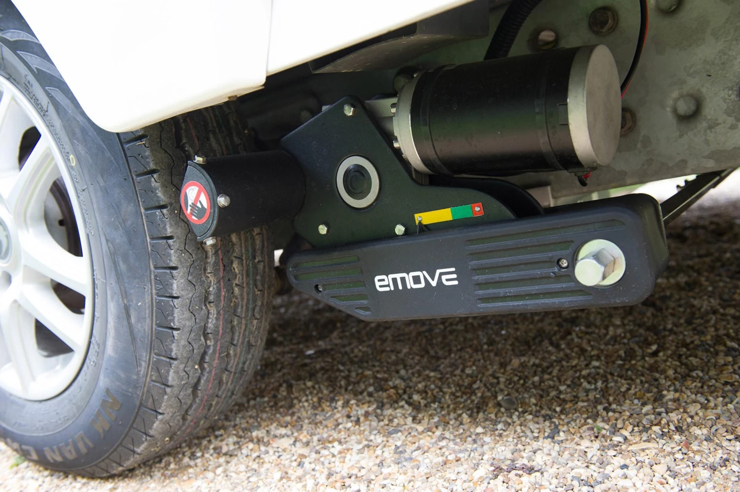 EM203 Chain Driven Caravan Mover 6 EM203 Chain Driven Caravan Mover - Image 4