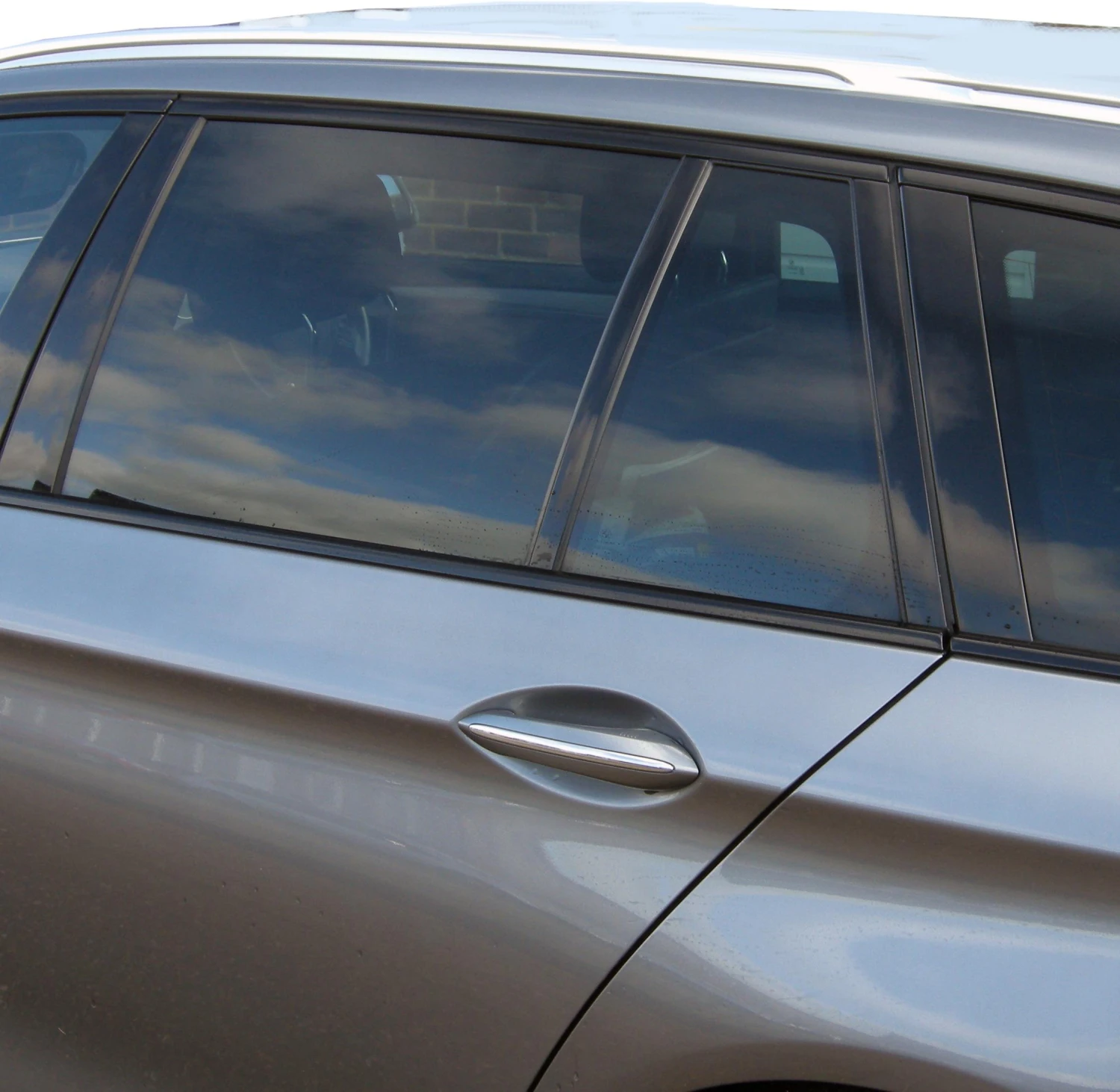 Simply Window Tint Light Smoke Film 76x152cm 4 Simply Window Tint Light Smoke Film 76x152cm - Image 2