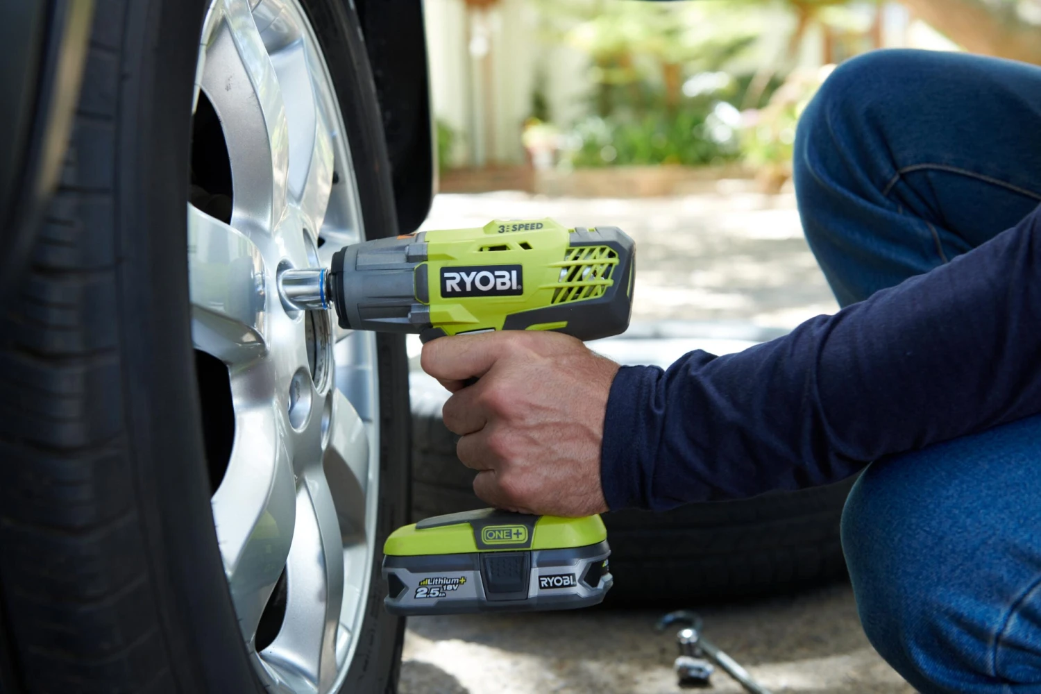 Ryobi Impact Wrench Starter Kit - 4Ah Battery 4 Ryobi Impact Wrench Starter Kit - 4Ah Battery - Image 2