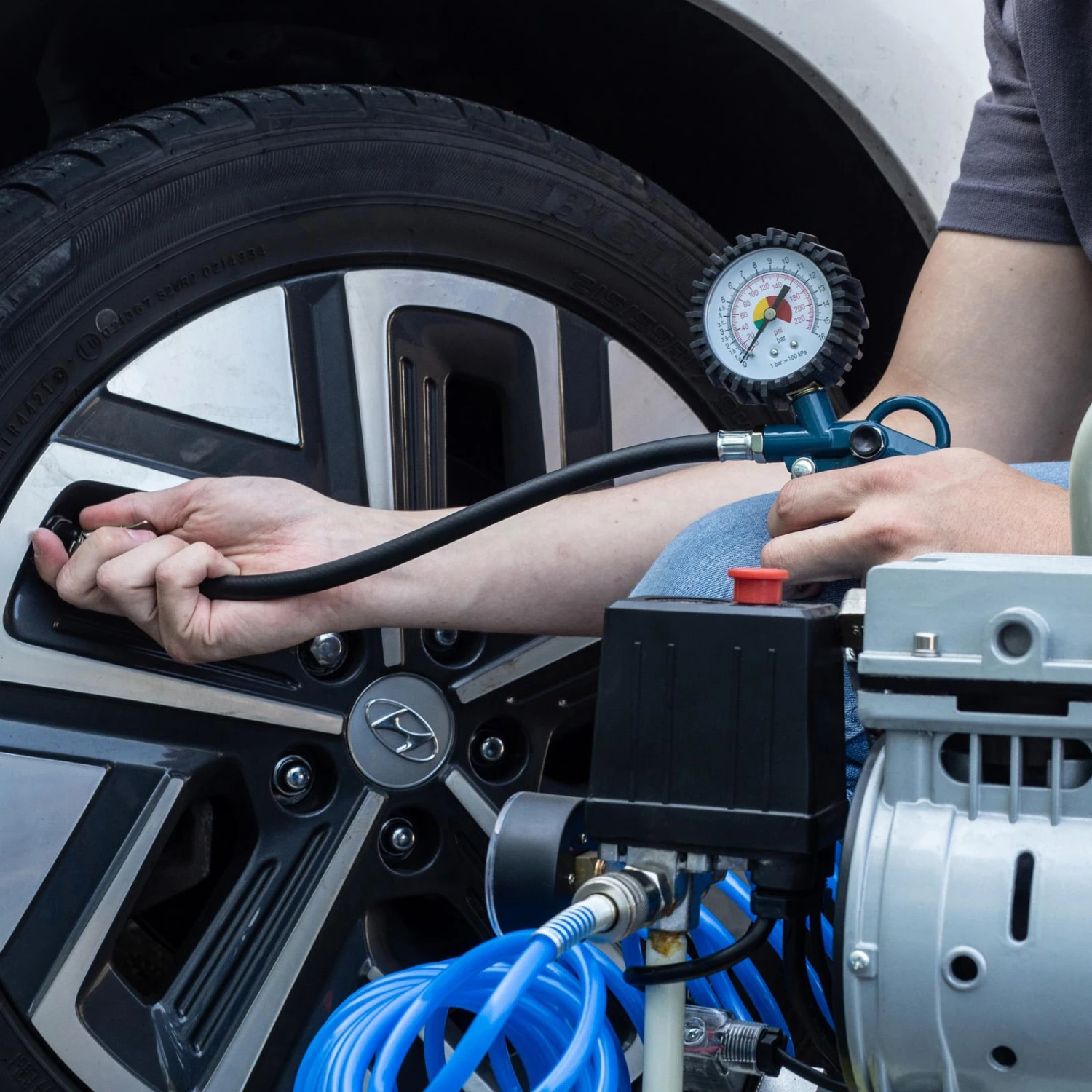 Hyundai 8L Silenced Air Compressor, 0.75hp 13 Hyundai 8L Silenced Air Compressor, 0.75hp - Image 11