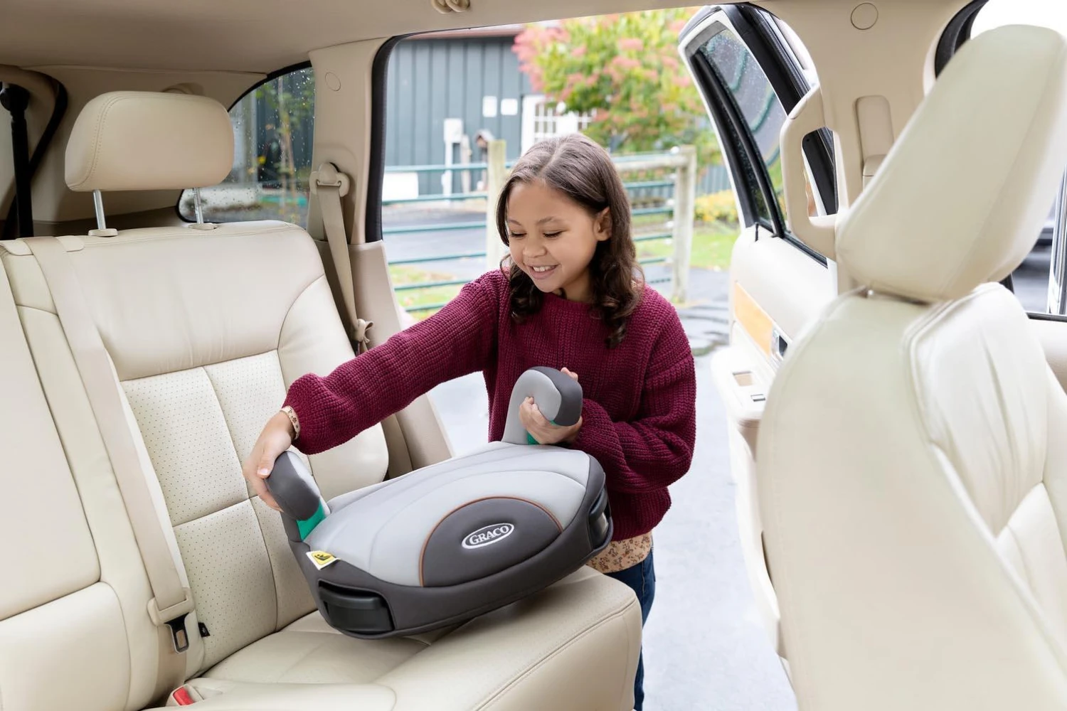 Graco Eversure™ Lite R129 Backless Booster Seat - Navy 8 Graco Eversure™ Lite R129 Backless Booster Seat - Navy - Image 6