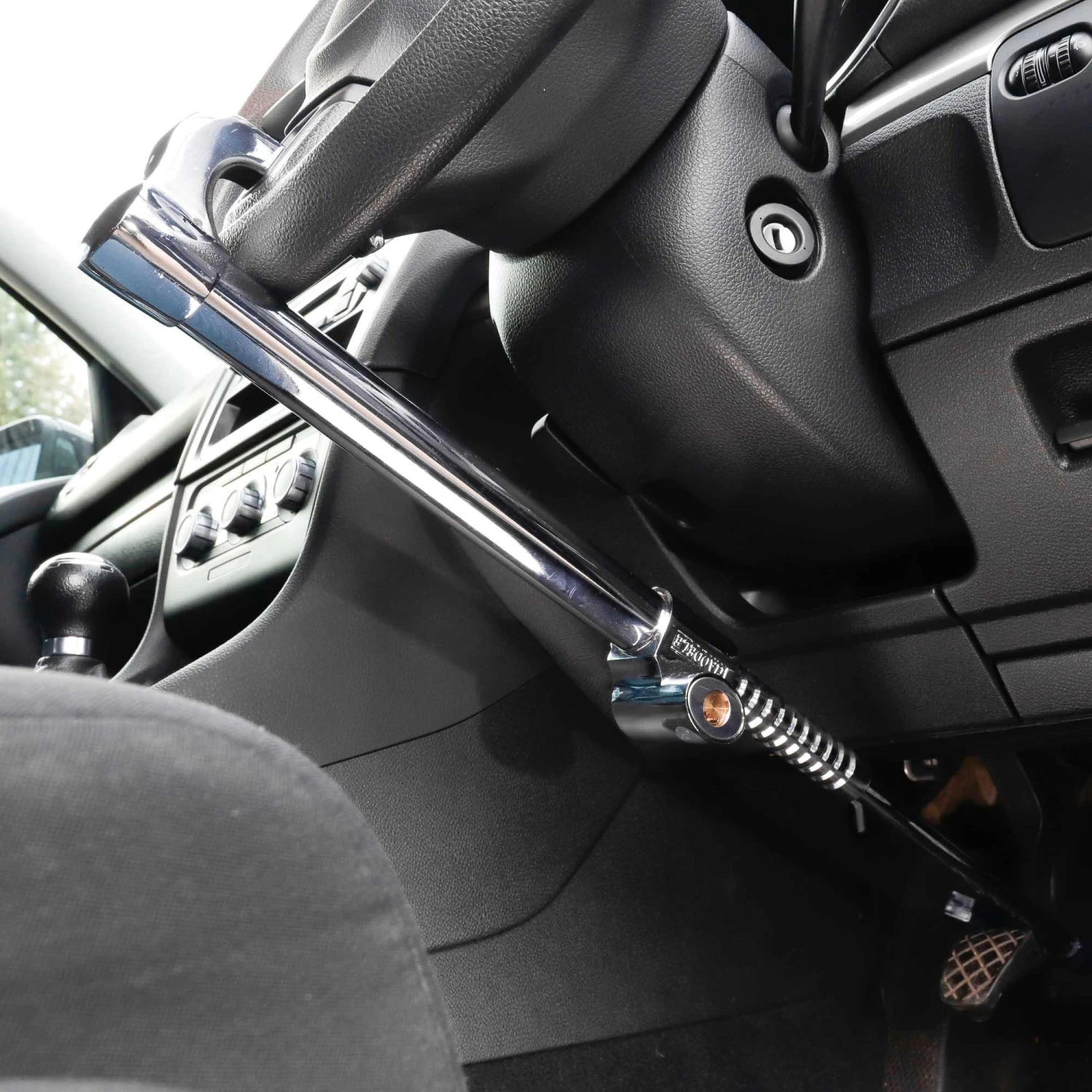 Streetwize Pedal To Steering Wheel Lock 5 Streetwize Pedal To Steering Wheel Lock - Image 3
