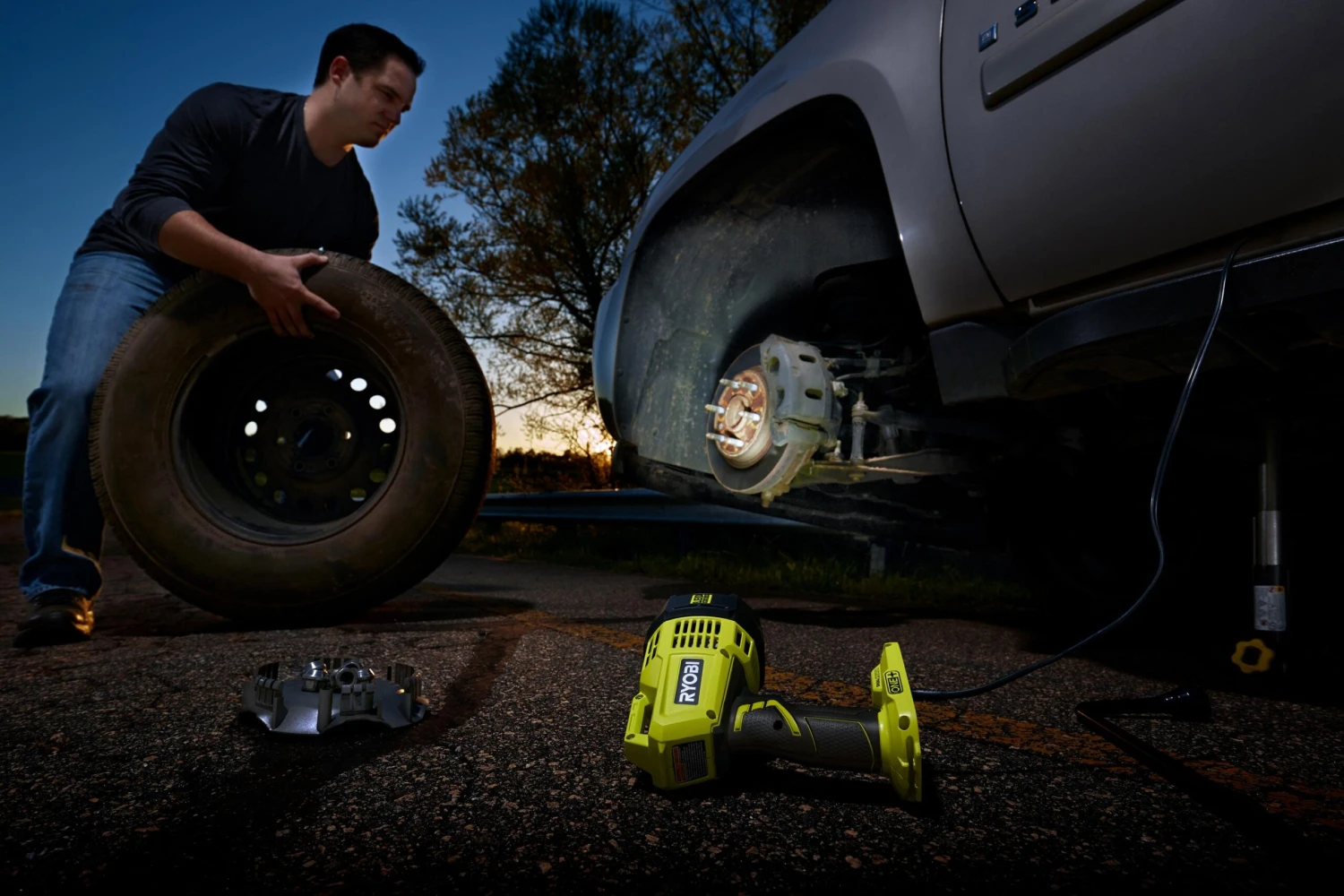 Ryobi 18V ONE+ LED Spotlight (Bare Tool) 6 Ryobi 18V ONE+ LED Spotlight (Bare Tool) - Image 4